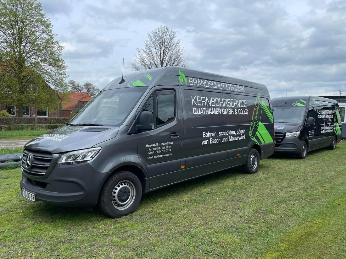 Sprinter mit Equipment, bereit f&uuml;r die Baustelle